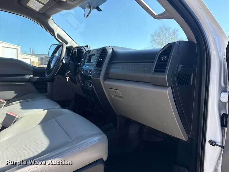 image for item DQ4333 2018 Ford F550 Super Duty Crew Cab flatbed truck