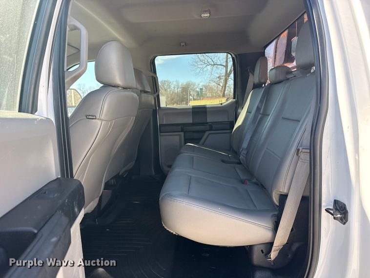 image for item DQ4333 2018 Ford F550 Super Duty Crew Cab flatbed truck