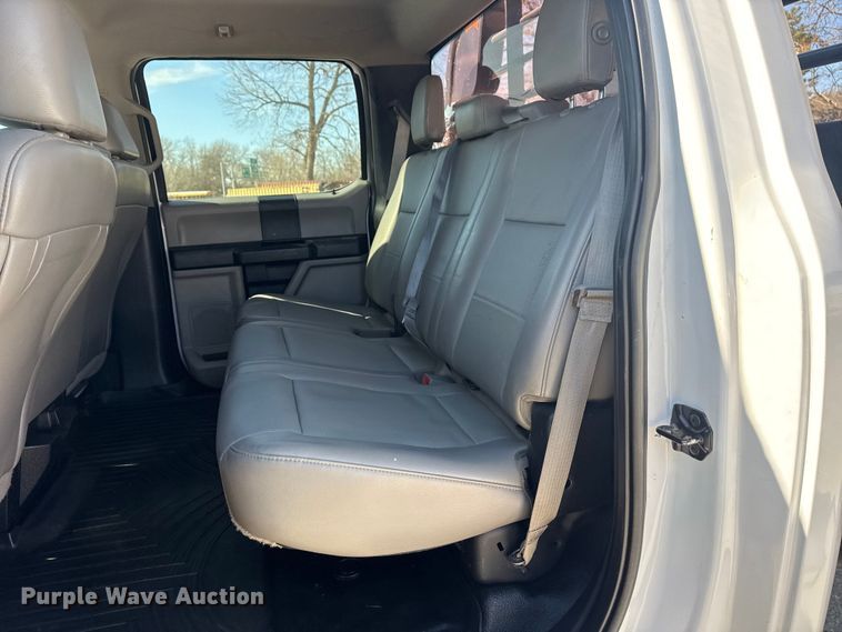 image for item DQ4333 2018 Ford F550 Super Duty Crew Cab flatbed truck