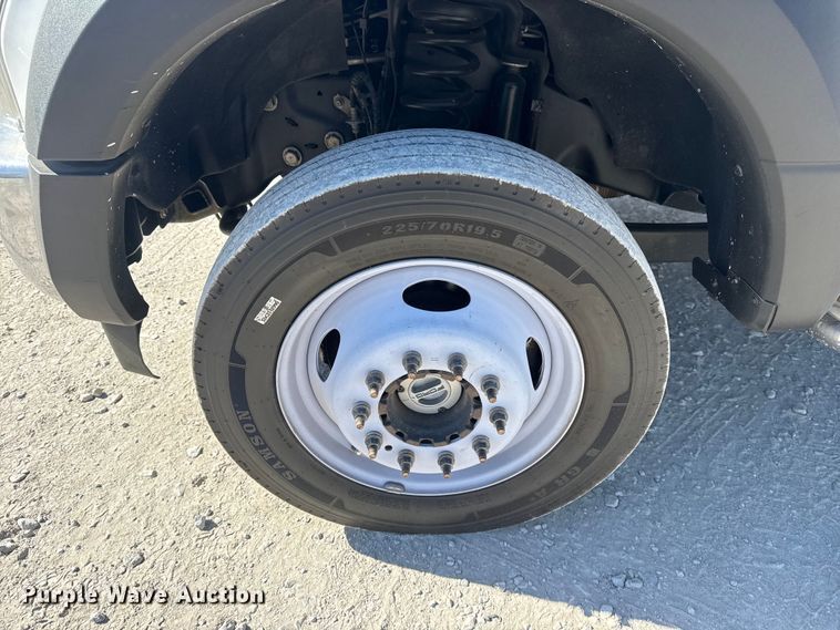 image for item DQ4333 2018 Ford F550 Super Duty Crew Cab flatbed truck