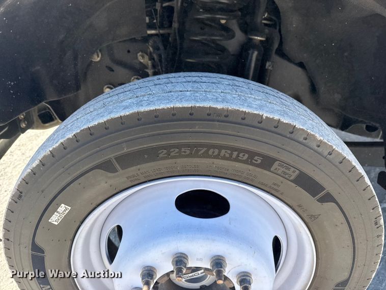 image for item DQ4333 2018 Ford F550 Super Duty Crew Cab flatbed truck