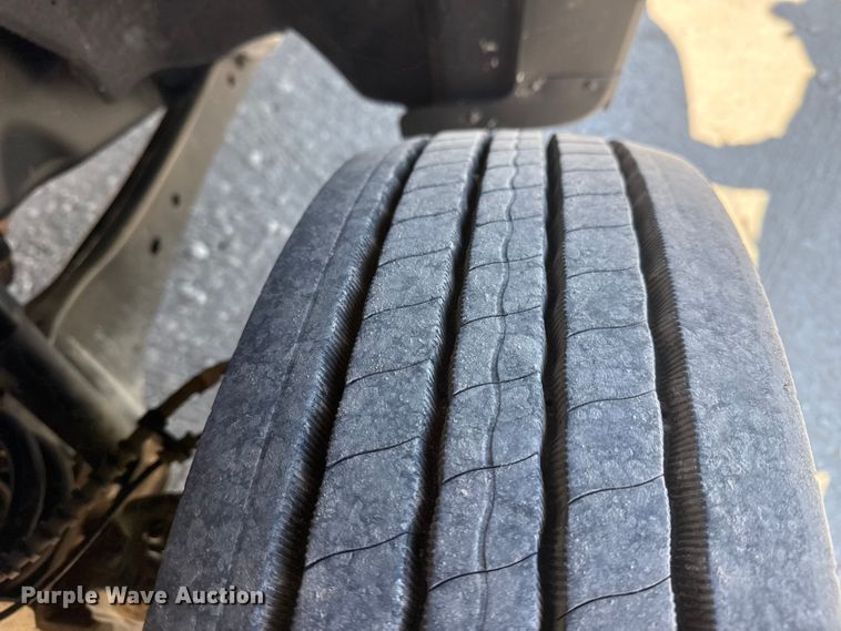 image for item DQ4333 2018 Ford F550 Super Duty Crew Cab flatbed truck