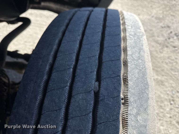 image for item DQ4333 2018 Ford F550 Super Duty Crew Cab flatbed truck