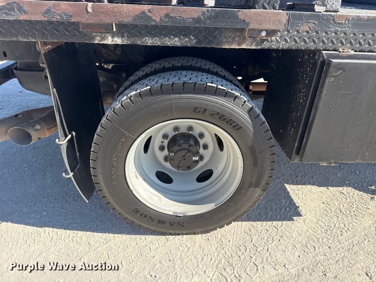 image for item DQ4333 2018 Ford F550 Super Duty Crew Cab flatbed truck