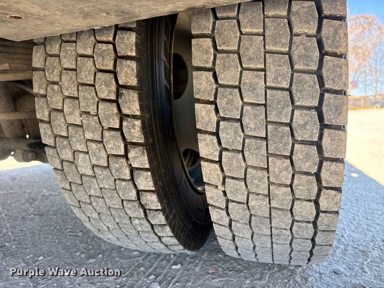 image for item DQ4333 2018 Ford F550 Super Duty Crew Cab flatbed truck