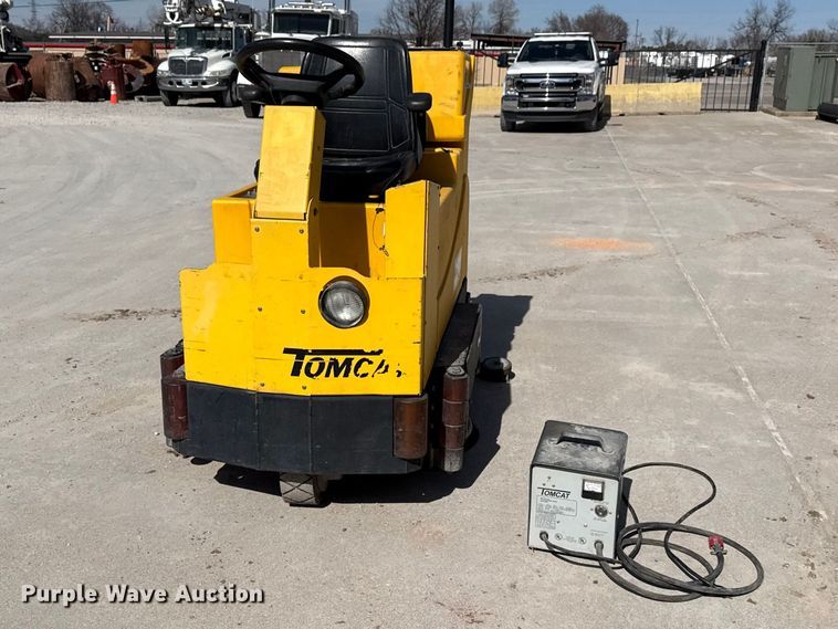 image for item DQ4336 Tomcat 350 floor scrubber