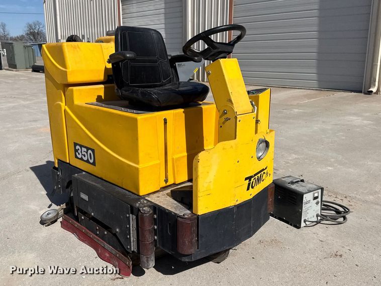 image for item DQ4336 Tomcat 350 floor scrubber