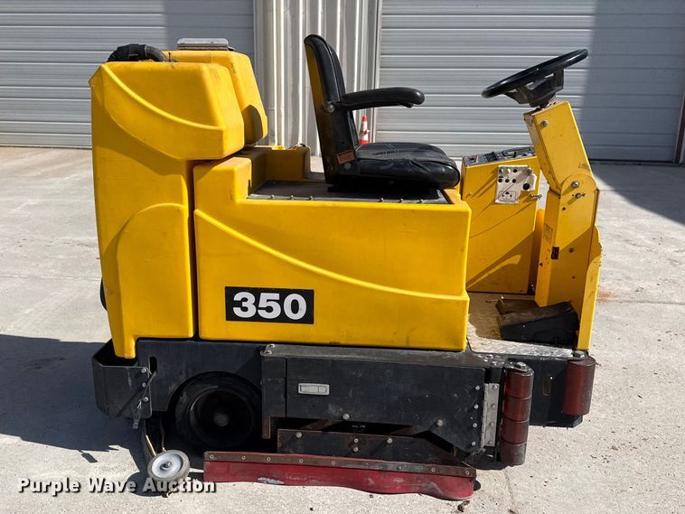 image for item DQ4336 Tomcat 350 floor scrubber