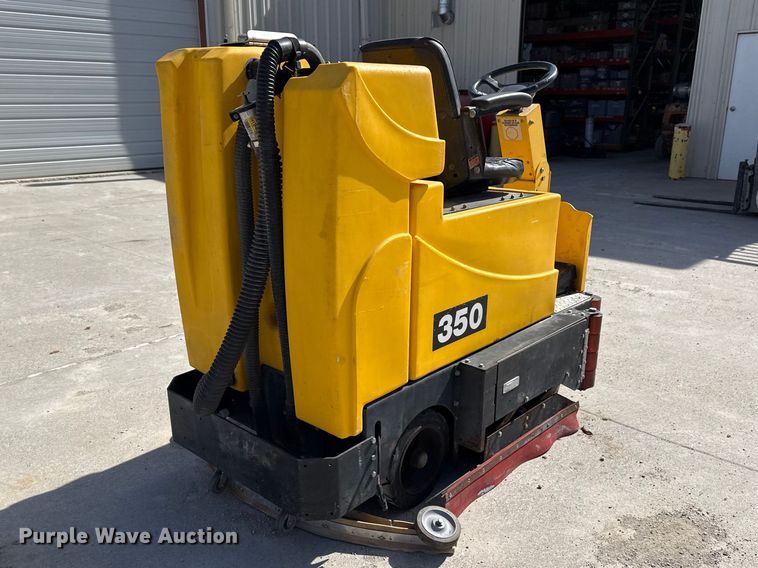 image for item DQ4336 Tomcat 350 floor scrubber