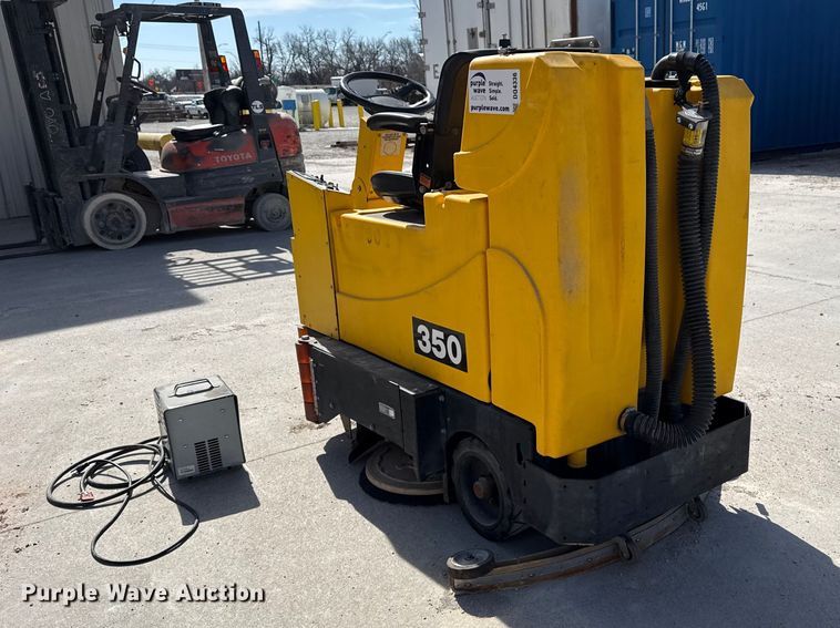 image for item DQ4336 Tomcat 350 floor scrubber