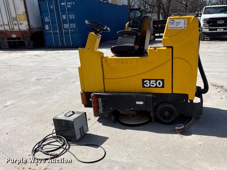 image for item DQ4336 Tomcat 350 floor scrubber