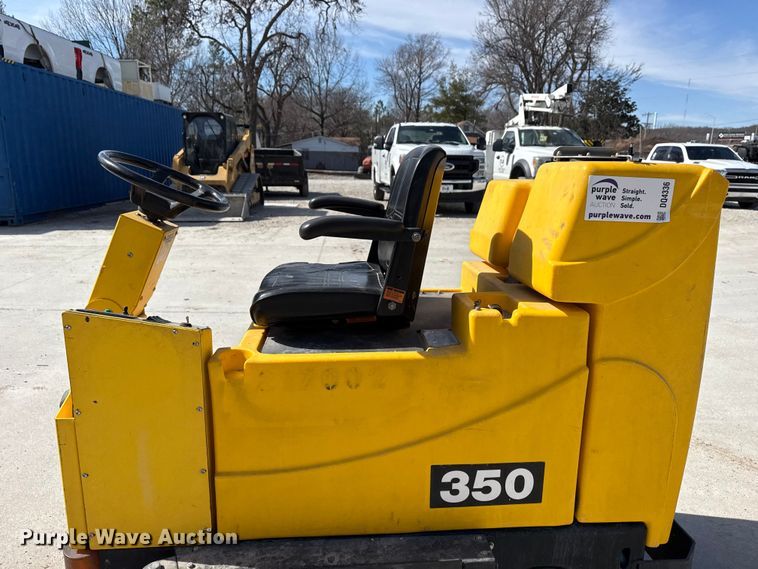 image for item DQ4336 Tomcat 350 floor scrubber