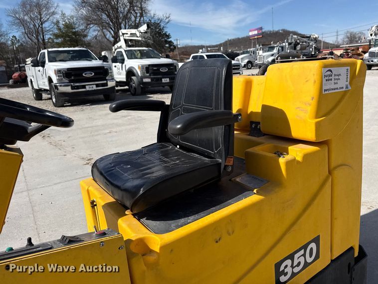 image for item DQ4336 Tomcat 350 floor scrubber