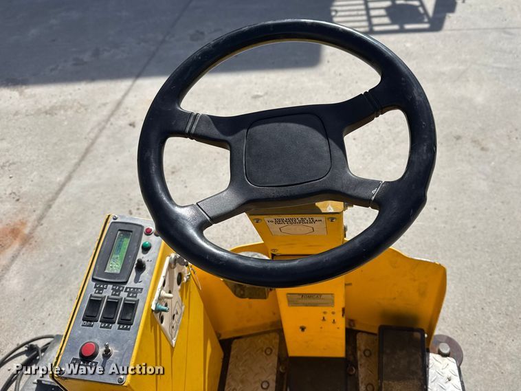 image for item DQ4336 Tomcat 350 floor scrubber