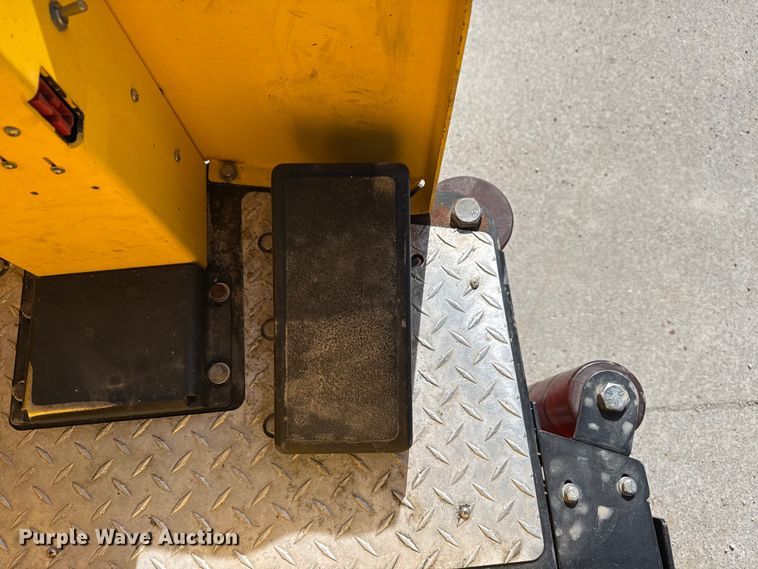 image for item DQ4336 Tomcat 350 floor scrubber