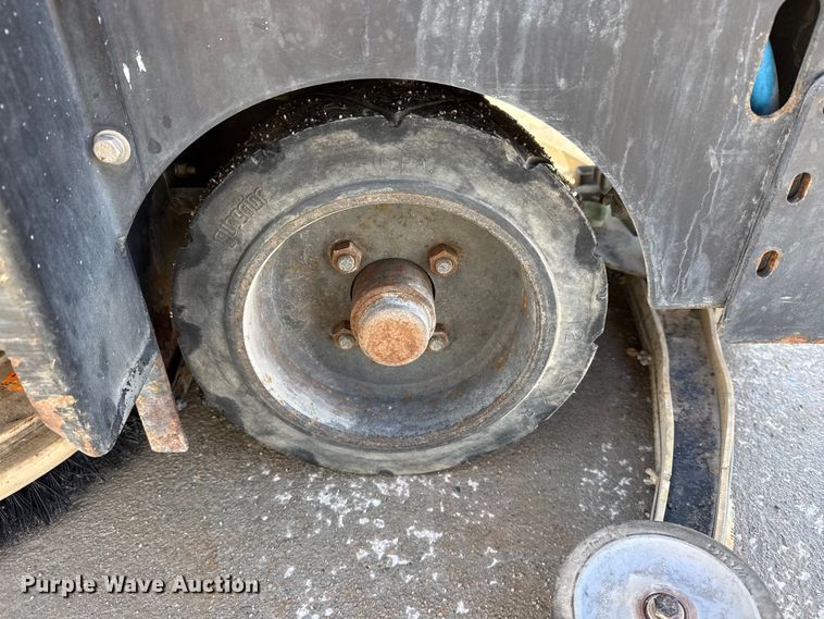 image for item DQ4336 Tomcat 350 floor scrubber