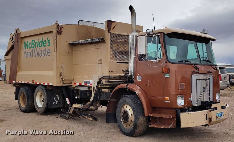 image for item DT0952 2000 Volvo WX refuse truck