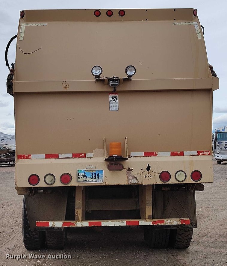 image for item DT0952 2000 Volvo WX refuse truck