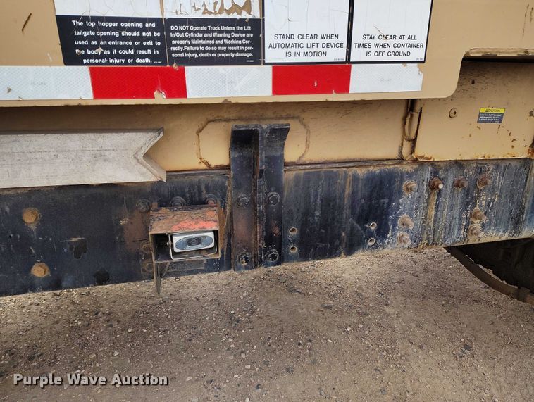 image for item DT0952 2000 Volvo WX refuse truck