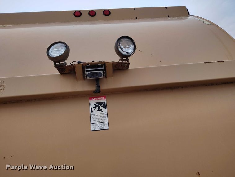 image for item DT0952 2000 Volvo WX refuse truck