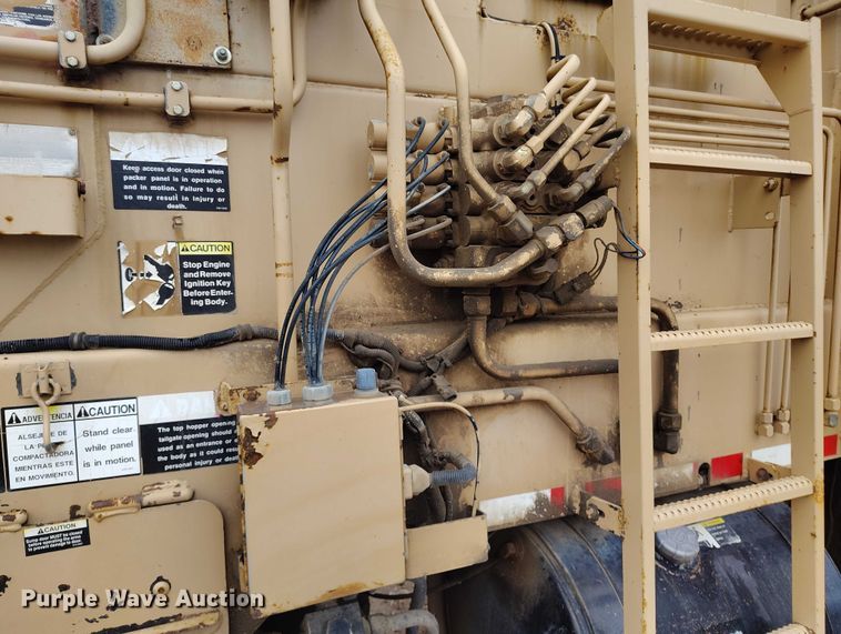 image for item DT0952 2000 Volvo WX refuse truck