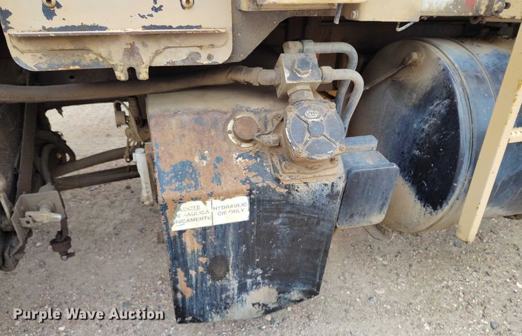 image for item DT0952 2000 Volvo WX refuse truck