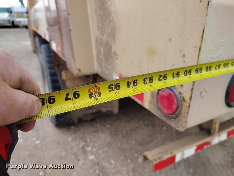 image for item DT0952 2000 Volvo WX refuse truck