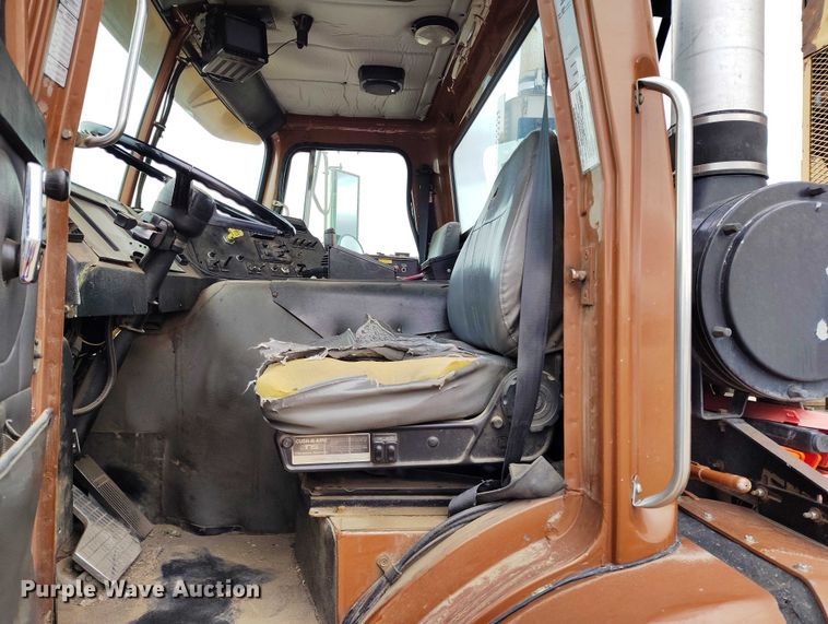 image for item DT0952 2000 Volvo WX refuse truck