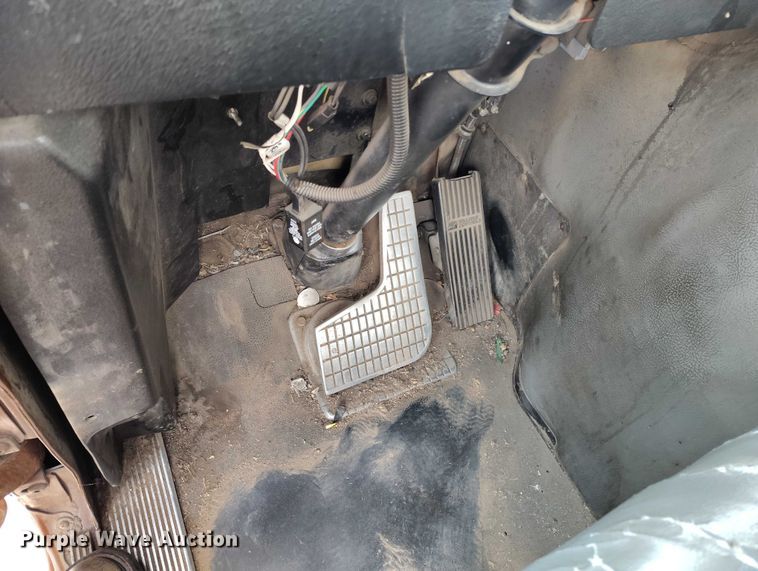 image for item DT0952 2000 Volvo WX refuse truck