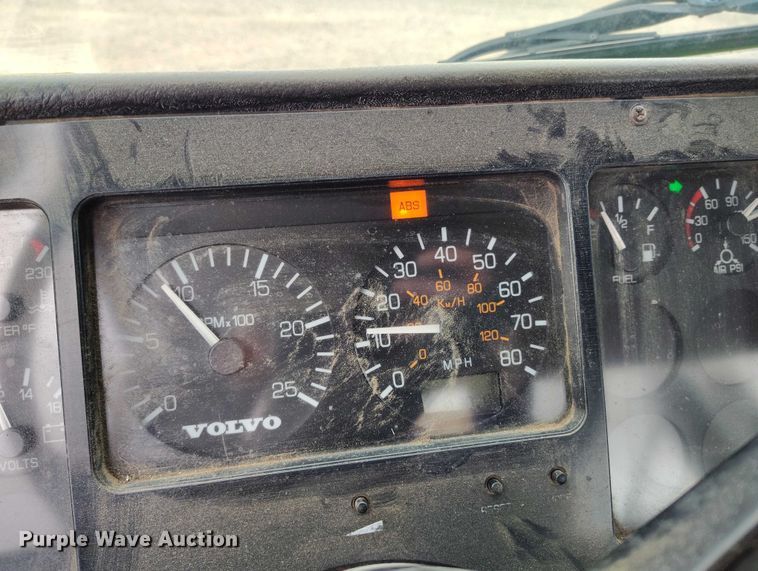 image for item DT0952 2000 Volvo WX refuse truck