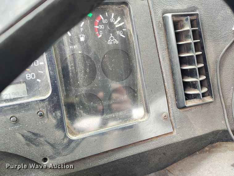 image for item DT0952 2000 Volvo WX refuse truck