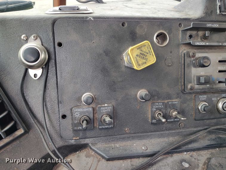 image for item DT0952 2000 Volvo WX refuse truck