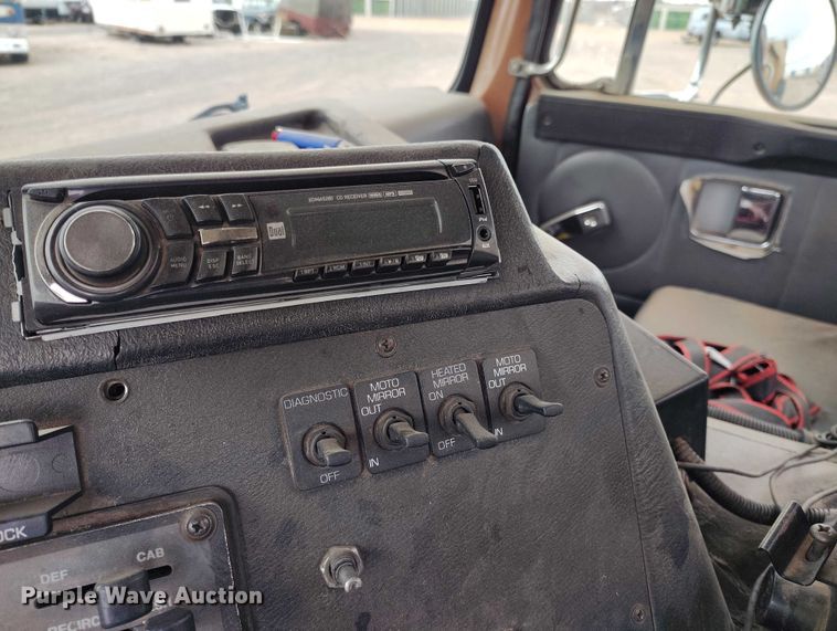 image for item DT0952 2000 Volvo WX refuse truck