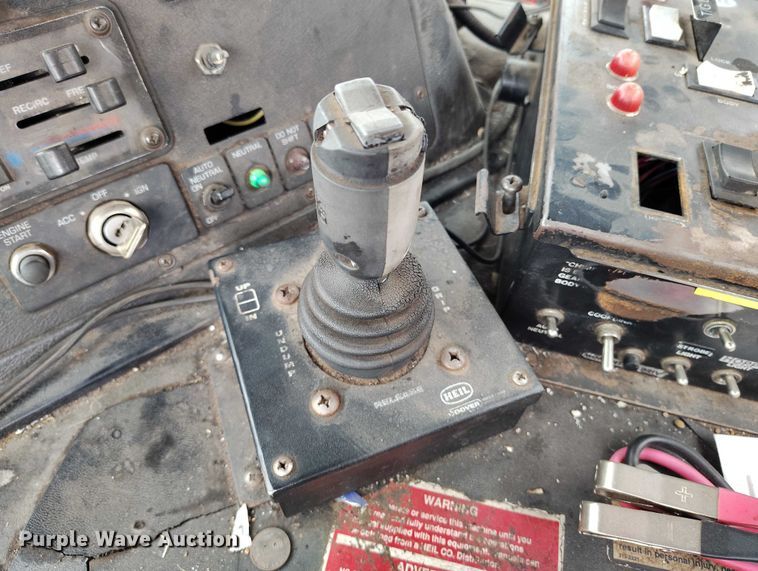 image for item DT0952 2000 Volvo WX refuse truck