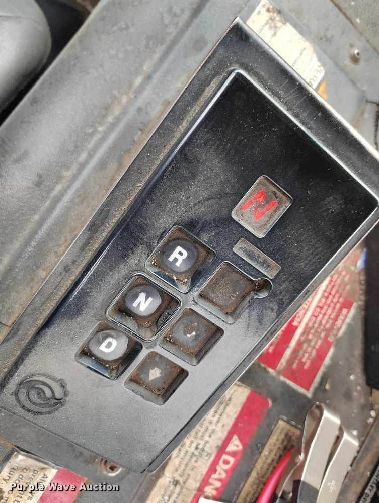 image for item DT0952 2000 Volvo WX refuse truck