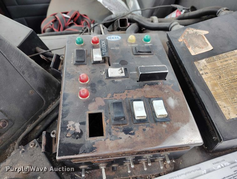 image for item DT0952 2000 Volvo WX refuse truck