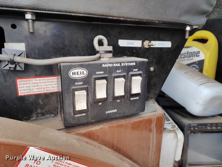 image for item DT0952 2000 Volvo WX refuse truck