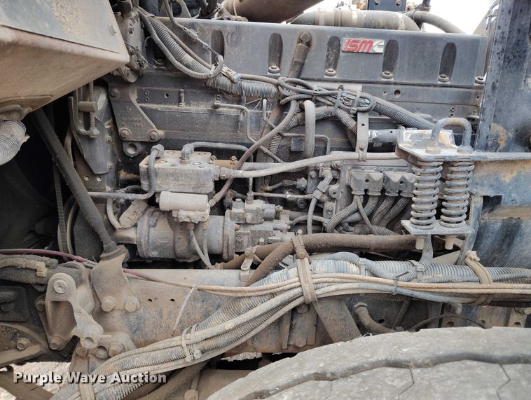 image for item DT0952 2000 Volvo WX refuse truck