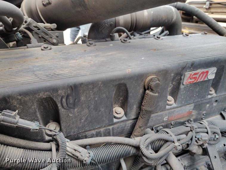 image for item DT0952 2000 Volvo WX refuse truck