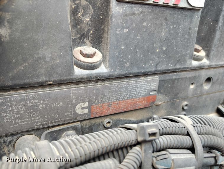 image for item DT0952 2000 Volvo WX refuse truck