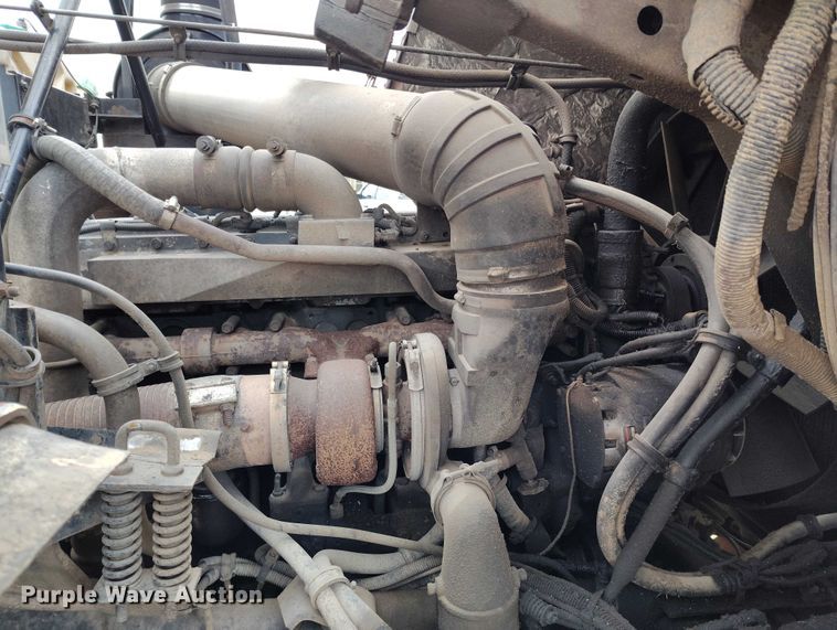 image for item DT0952 2000 Volvo WX refuse truck