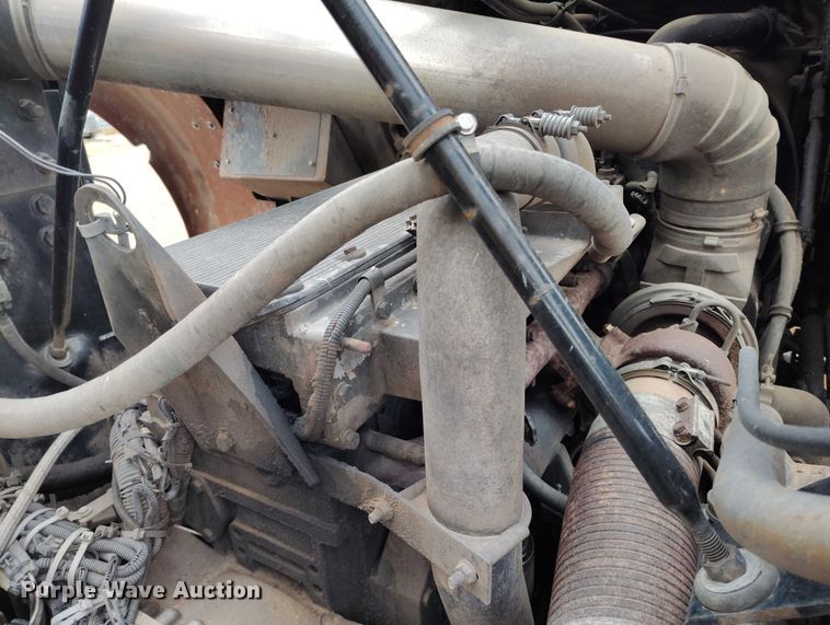 image for item DT0952 2000 Volvo WX refuse truck