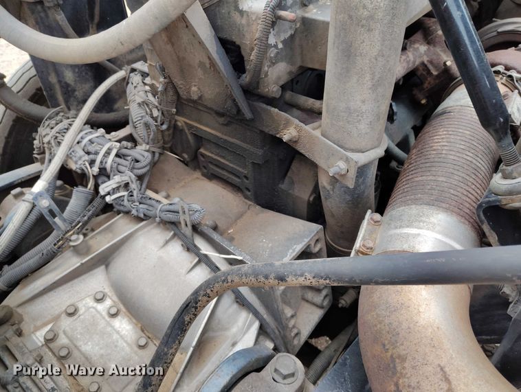 image for item DT0952 2000 Volvo WX refuse truck