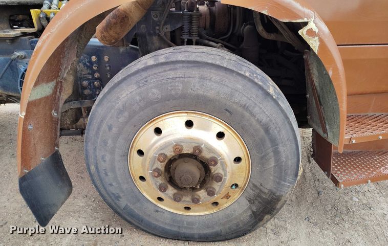 image for item DT0952 2000 Volvo WX refuse truck