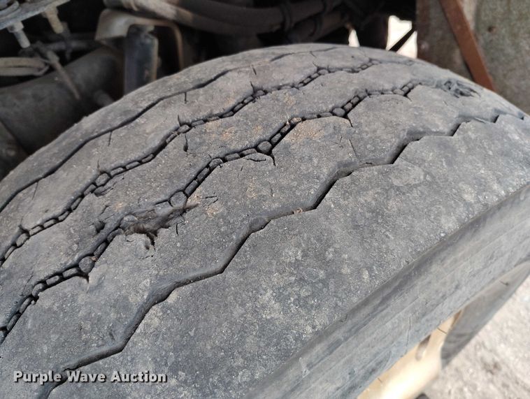 image for item DT0952 2000 Volvo WX refuse truck