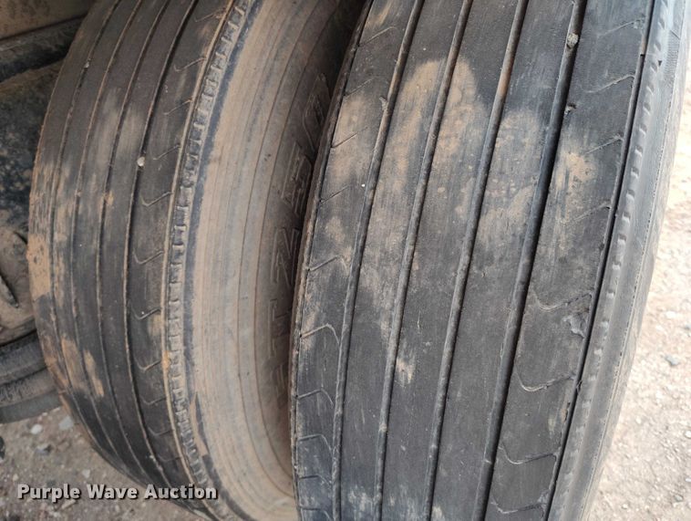 image for item DT0952 2000 Volvo WX refuse truck