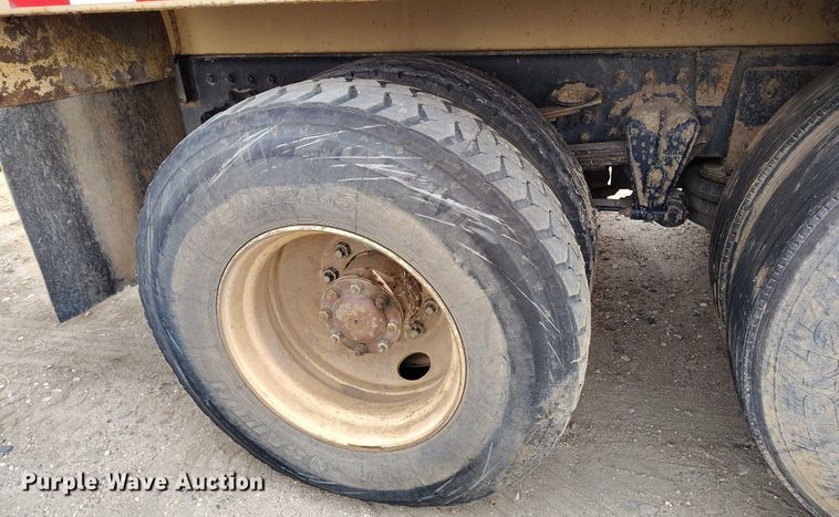 image for item DT0952 2000 Volvo WX refuse truck