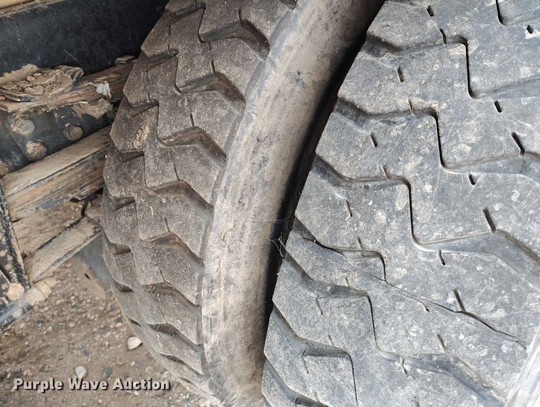 image for item DT0952 2000 Volvo WX refuse truck