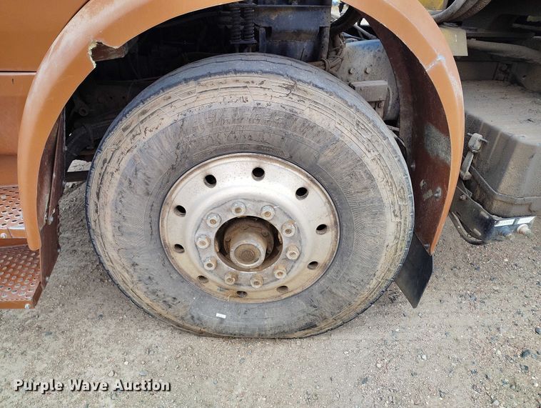 image for item DT0952 2000 Volvo WX refuse truck