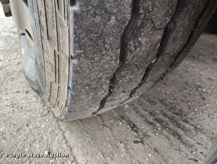 image for item DT0952 2000 Volvo WX refuse truck